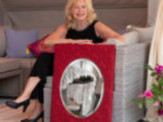 Cornelia Mick mit ihrem Werk Cornelia Mick mit ihrem Werk