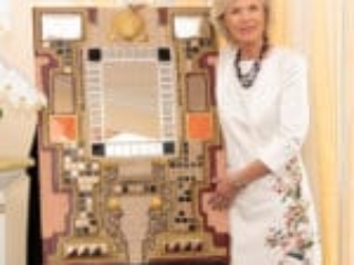 Herta Glanzer mit ihrem Werk Herta Glanzer mit einem ihrer Werke