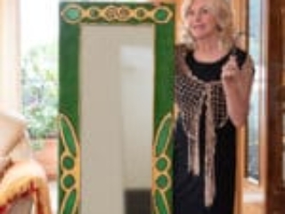 Cornelia Mick mit ihrem Werk Cornelia Mick mit ihrem Werk